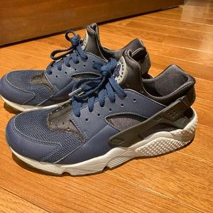 Nike Hurache Sneakers